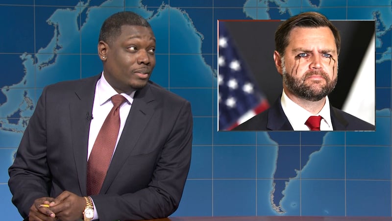 SNL, Michael Che looking at photoshopped picture of JD Vance.