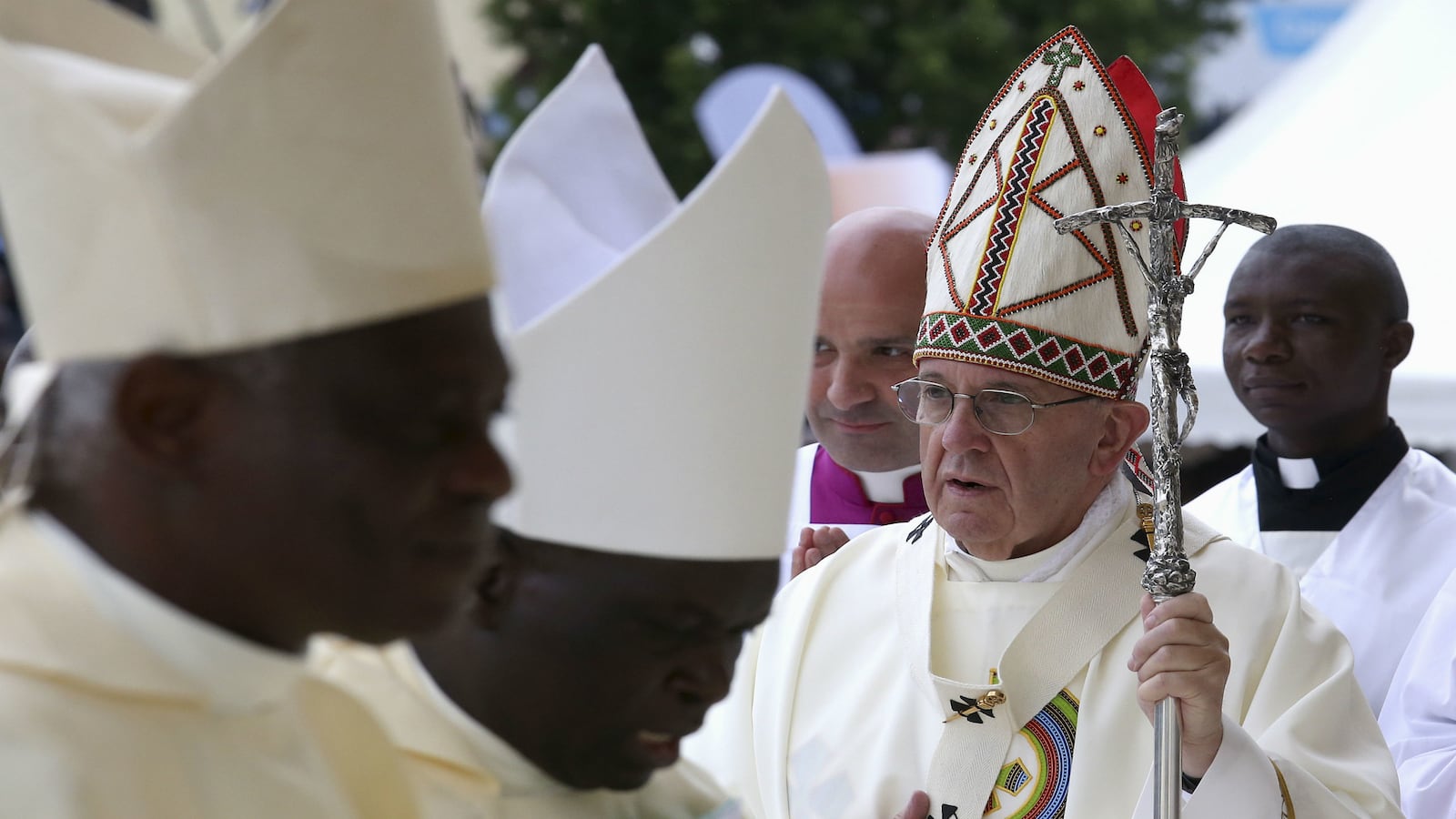 cheats/2015/11/26/pope-calls-for-family-values-in-africa/151126-pope-in-africa-cheat_lse1sr