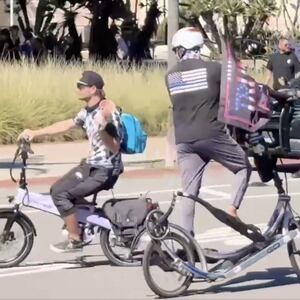 No Kings protestor trolls pro-Trump counterprotestor