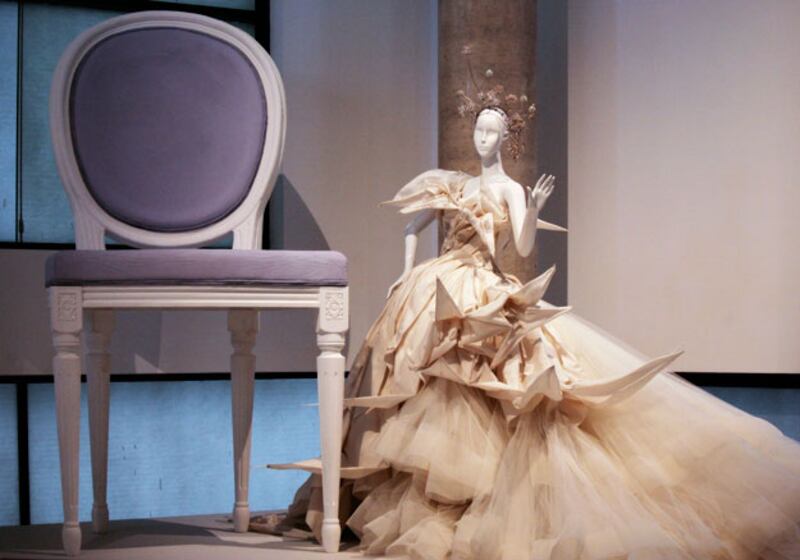 galleries/2010/03/15/dior-the-creative-passion/dior-high-gloss---5_ed9yup