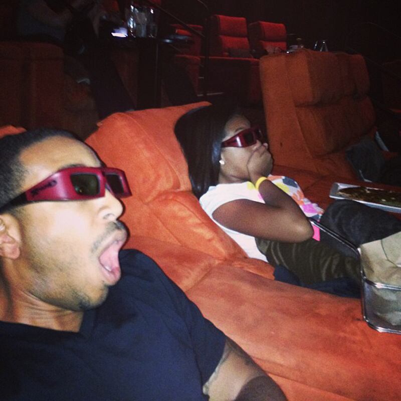 galleries/2013/10/19/nicki-minaj-s-pasties-kim-kardashian-s-butt-and-the-week-in-selfies-photos/131018-luda-selfie_vbvps4