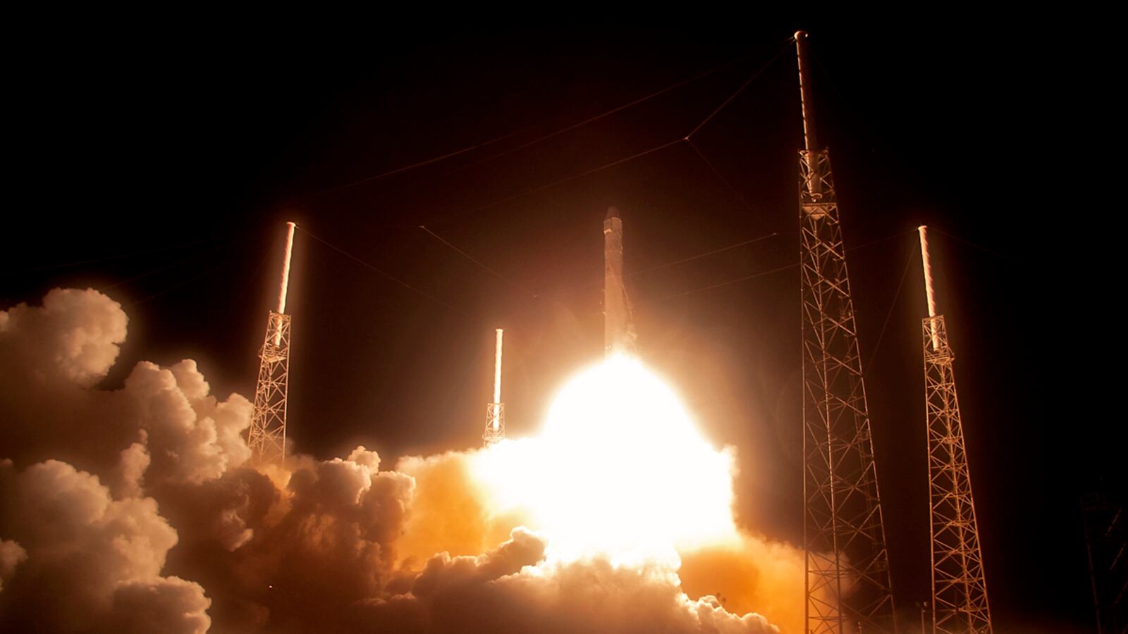 articles/2012/05/22/11-cool-facts-about-spacex-dragon-microsoft-investments-more/spacex-facts_ugwzxf