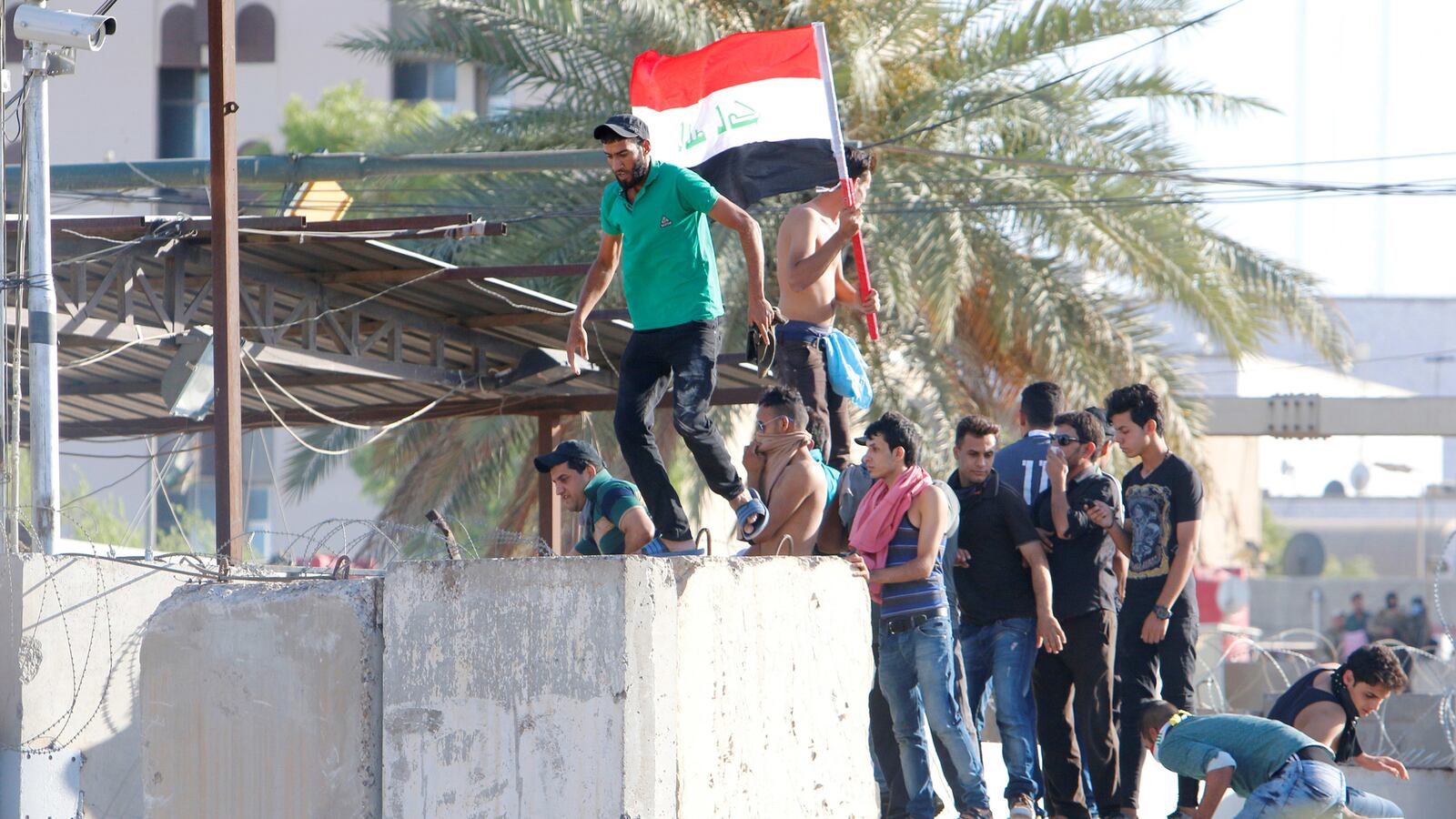 cheats/2016/05/20/police-open-fire-at-baghdad-protest/160520-weiss-iraq-green-zone-tease_emmkez
