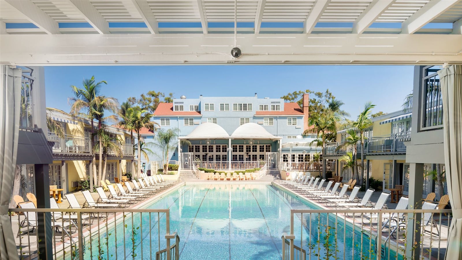 articles/2014/07/10/summertime-poolness-at-the-lafayette-hotel/140708-starbucks-san-diego-pool-tease_s9xokq