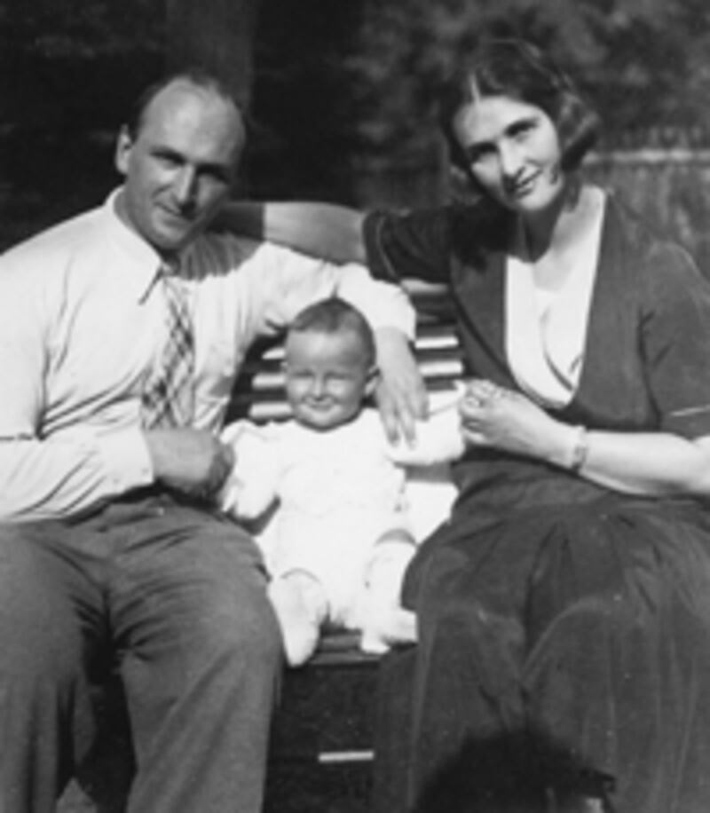 articles/2010/10/14/mike-nichols-his-untold-family-history/gates-mike-nichols-1_jefqja