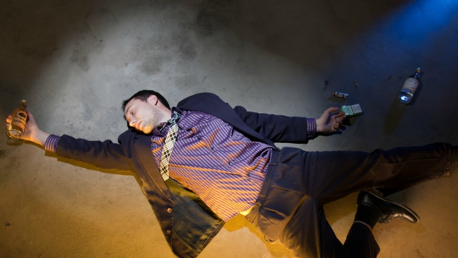 cheats/2012/10/12/secret-service-agent-cuffed/drunk-secret-service-cheat_lriqjk