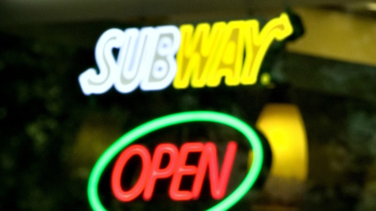 cheats/2013/01/25/subway-apologizes-for-footlong-snafu/subway-apologizes-cheat_ur82br