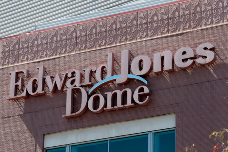 galleries/2011/08/04/top-20-employers-now-hiring/employers-20-edward-jones_icuo01