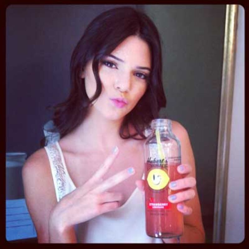 galleries/2012/06/17/eva-longoria-kim-kardashian-more-celebrity-twitter-pictures-photos/celebrity-twitter-pictures-kendall-jenner_omehpk