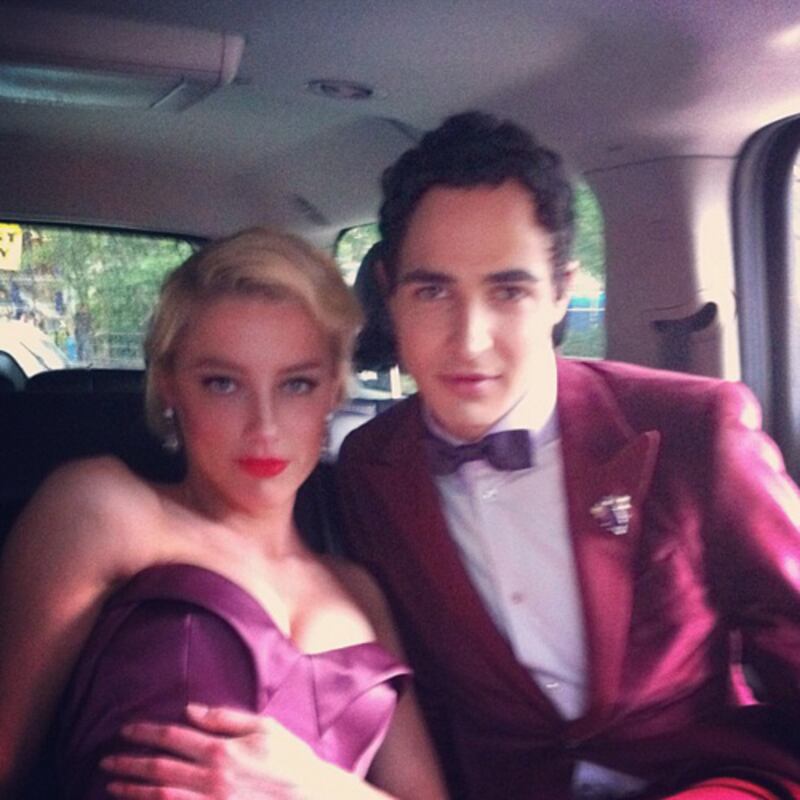 galleries/2012/05/13/russell-brand-jason-mraz-more-celebrity-twitter-pictures-photos/gal-klassen-twitpic-posen-10_epywwh