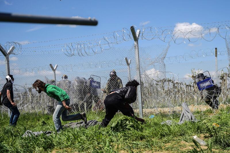 galleries/2016/04/11/migrants-clash-with-police-in-macedonia/160411-macedonia-migrants5_gvxtnk