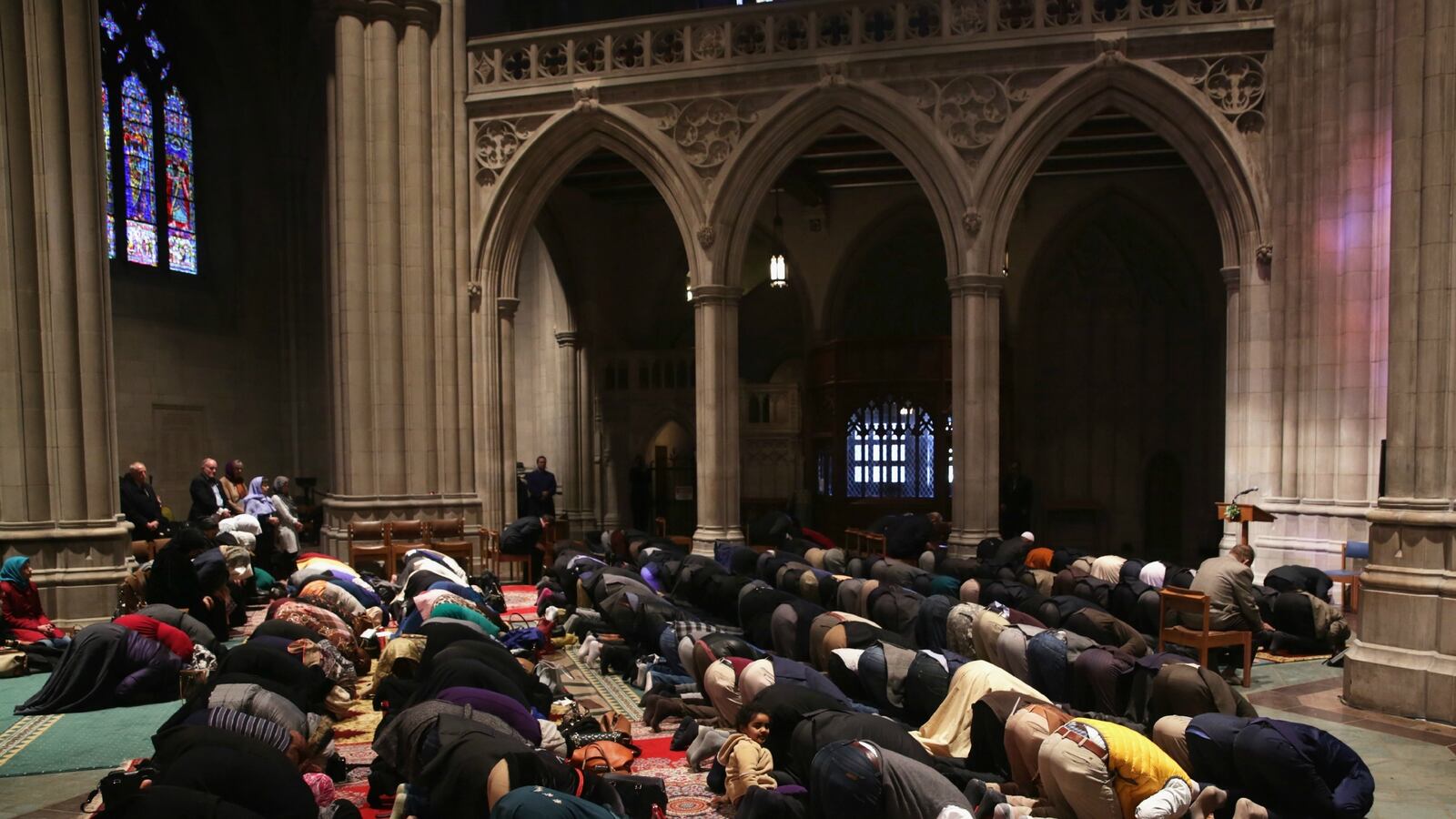 cheats/2014/11/15/national-cathedral-hosts-muslim-prayers/141115-national-cathedral-cheat_tvfyh8