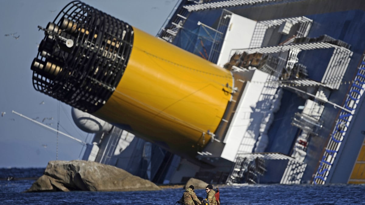 cheats/2012/01/28/woman-s-body-found-in-ship/shipwreck-woman-body-found-17-dead-cheat_hy07qi