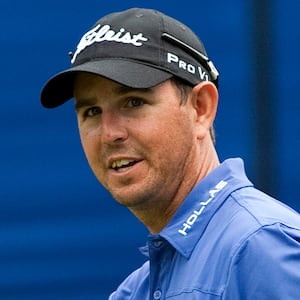 Canadian golfer Matt McQuillan waves to the crowd after making par on the 18th hole during the Canadian Open Golf Tournament at Shaughnessy Golf and Country Club in Vancouver, British Columbia July 21, 2011.