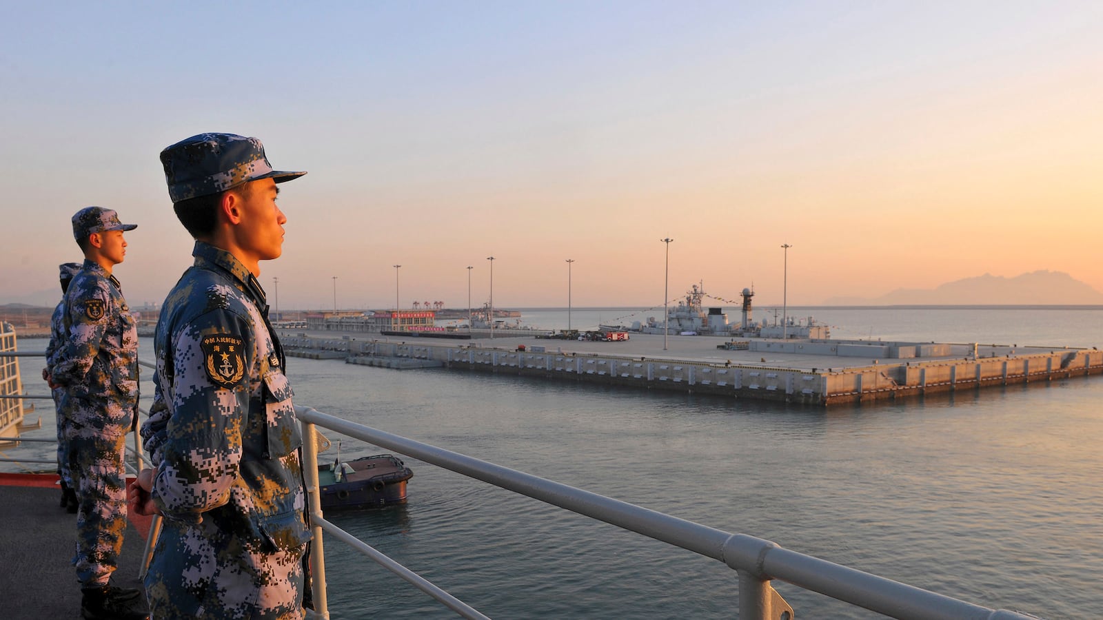 articles/2013/12/16/why-doesn-t-anyone-care-about-the-rising-u-s-china-tension/131215-beinart-china-tease_pxuuj8