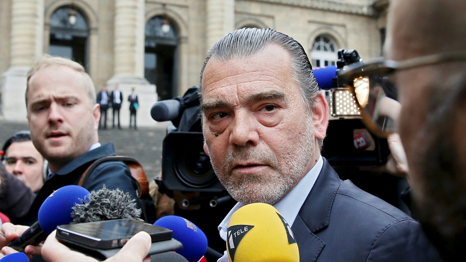 cheats/2016/10/12/lawyers-ditch-paris-attack-suspect/161012-paris-lawyers-cheat_nze5uc