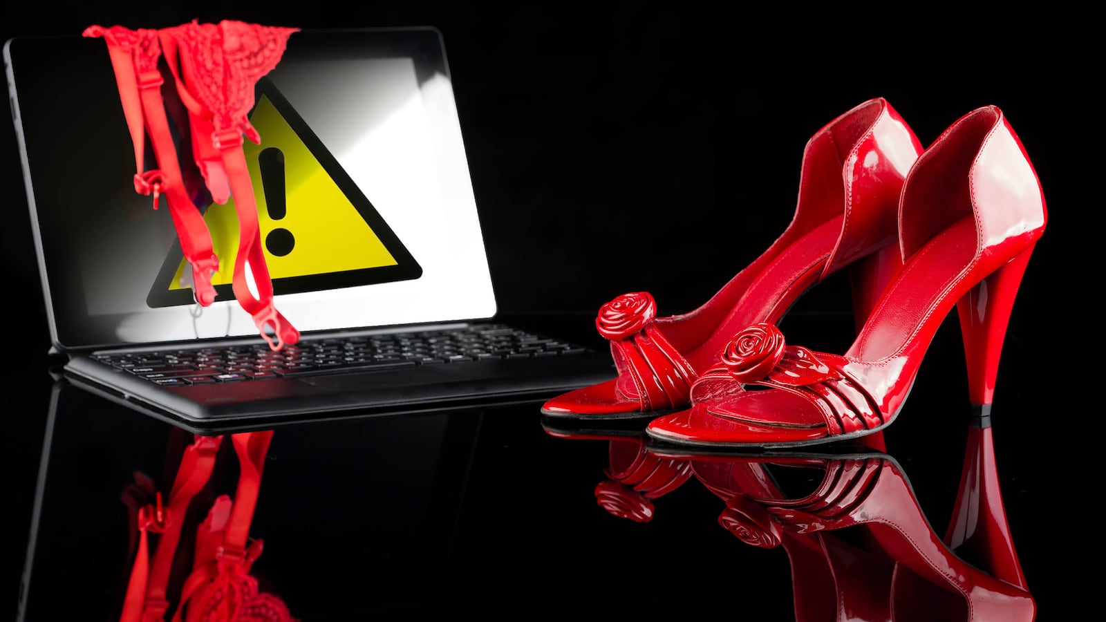 181130-snow-cam-girl-tease_j78rgx