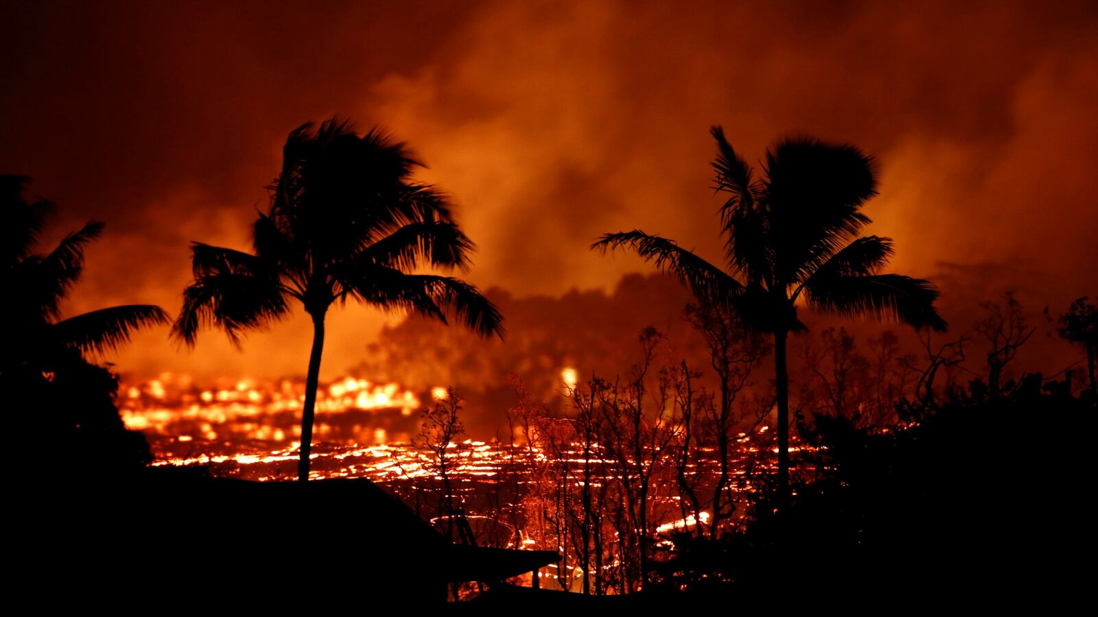 180519-hawaii-lava-rescue-cheat_pzwp5b