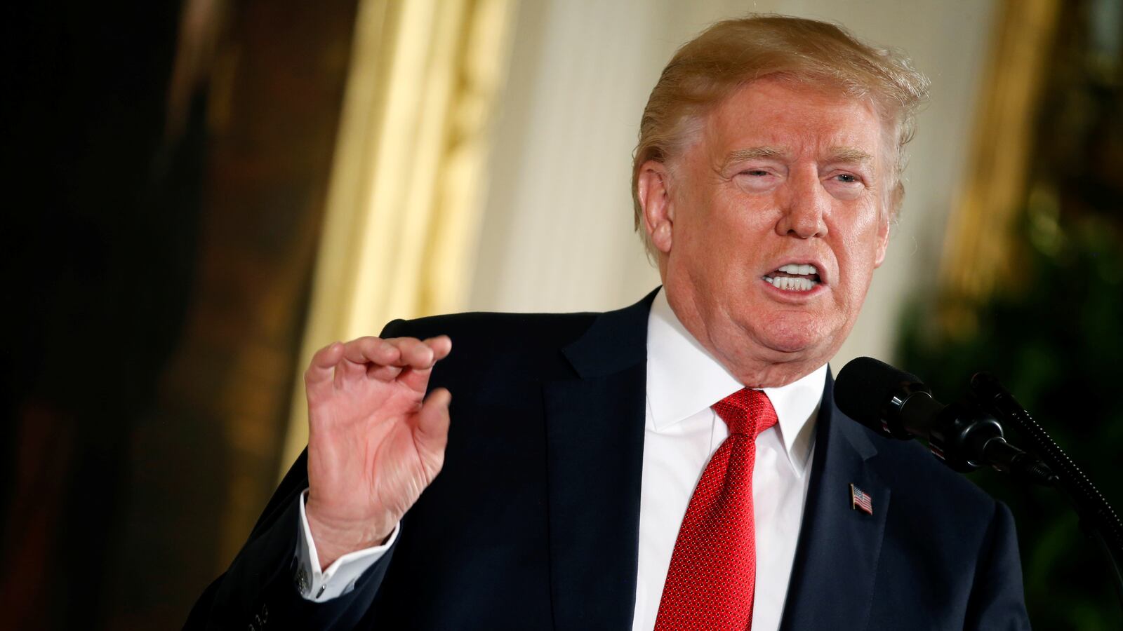 171030-trump-seething-cheat_ibylhx