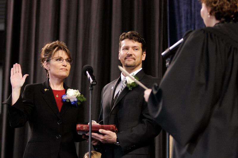 articles/2012/02/25/sarah-palin-emails-reveal-divorce-jokes-exhaustion-and-trouble-with-levi-johnston/palin-emails-linton_svva1a