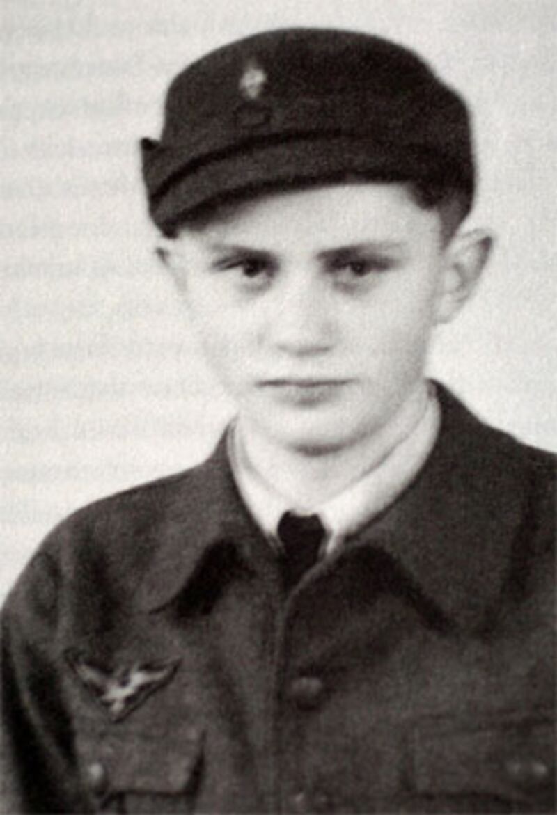 galleries/2010/04/01/celebrity-nazi-scandals/nazi-scandals---2_mavimp