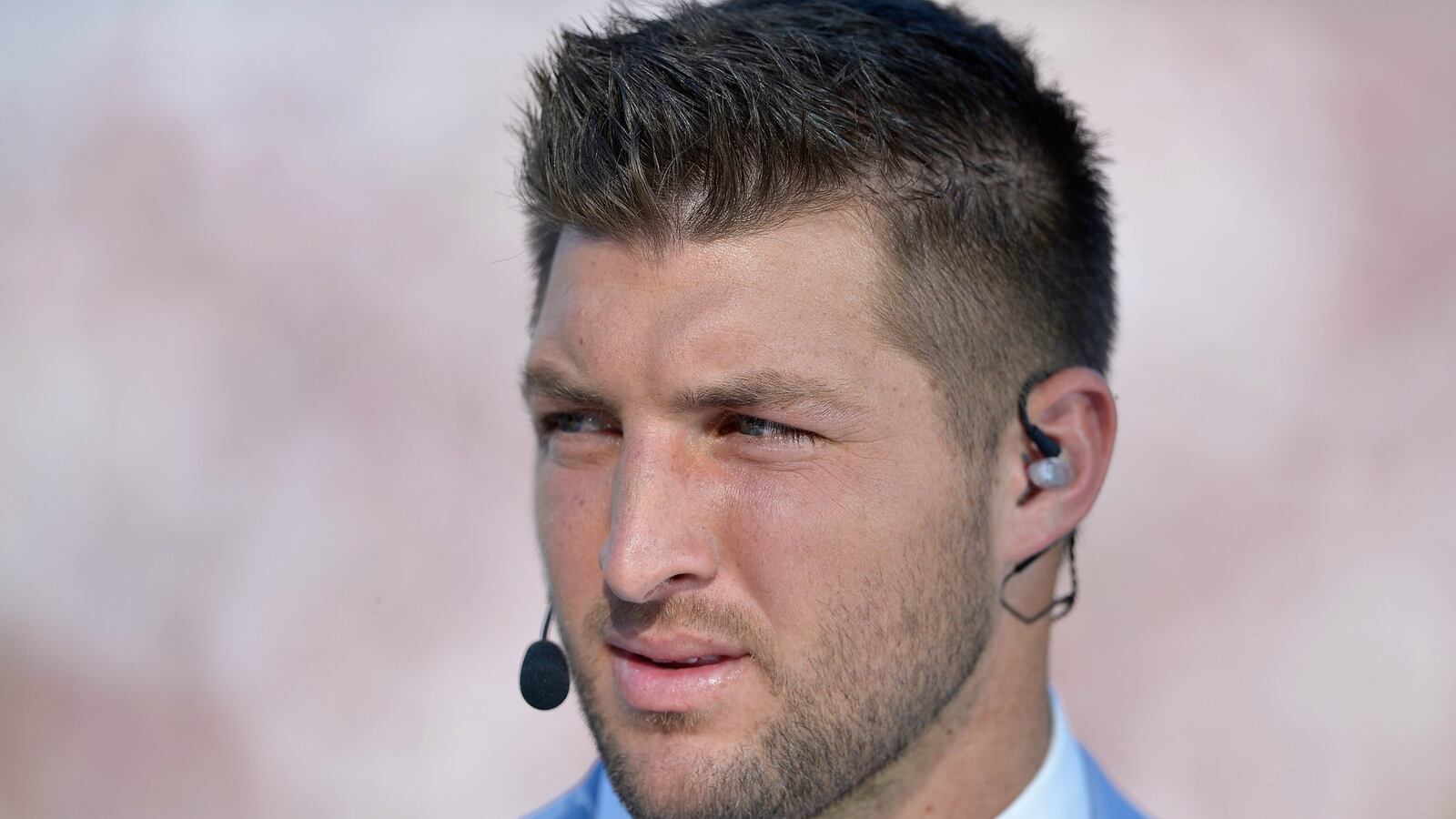 cheats/2014/09/11/tim-tebow-is-now-a-gma-contributor/140911-tebow-cheat_ywny5j