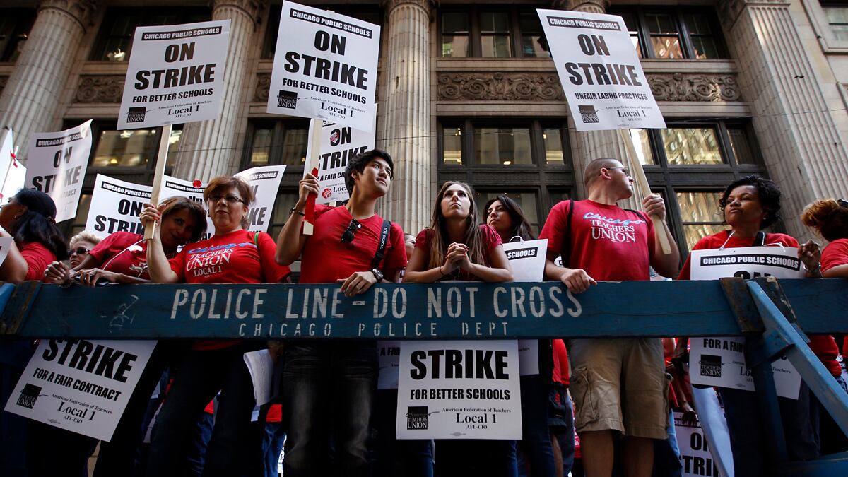 articles/2012/09/12/chicago-teachers-union-winning-what-rahm-emanuel-is-up-against-vertical-politics/chicago-teachers-strike-warren_bk96xw