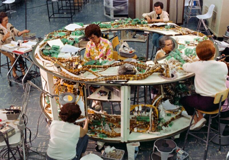 galleries/2009/07/03/the-1-000-coffee-table-book/moonfire-5_mdxvcq