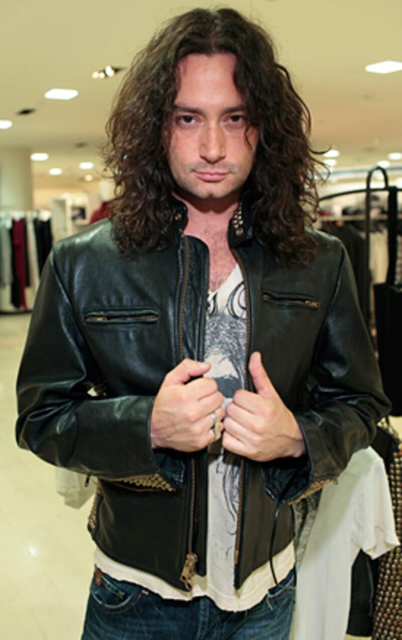 galleries/2009/07/29/shopping-with-constantine-maroulis/shopping-with-constantine-maroulis-18_orxuz9