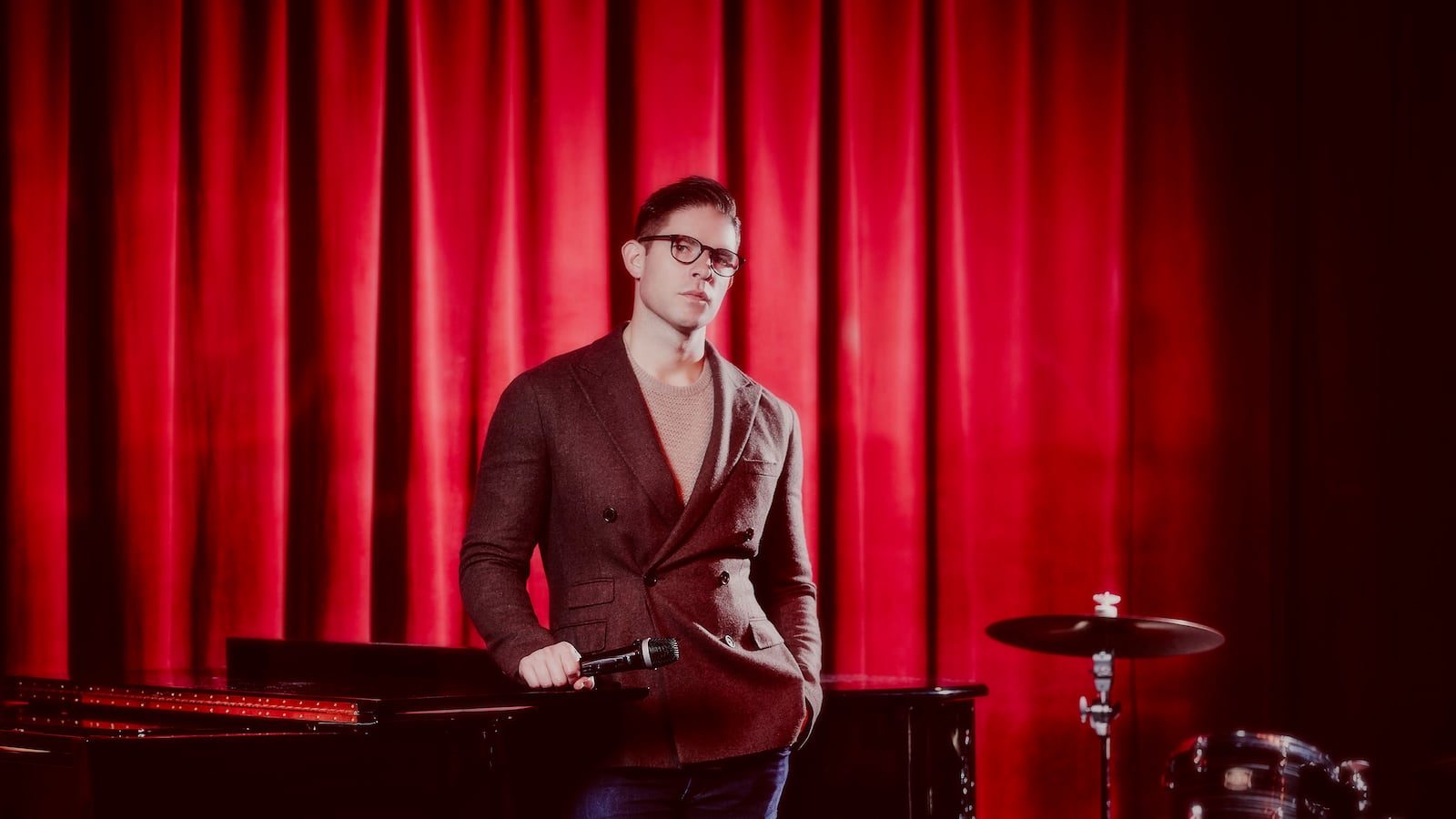 articles/2016/10/06/broadway-s-hot-tickets-and-hot-clothes/161005-brown-theater-style-tease_ilkzzw