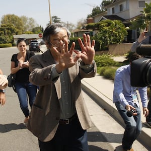 articles/2014/03/11/mysteries-continue-to-swirl-around-the-identity-of-bitcoin-s-creator/140310-adelstein-bitcoin_jomoxm