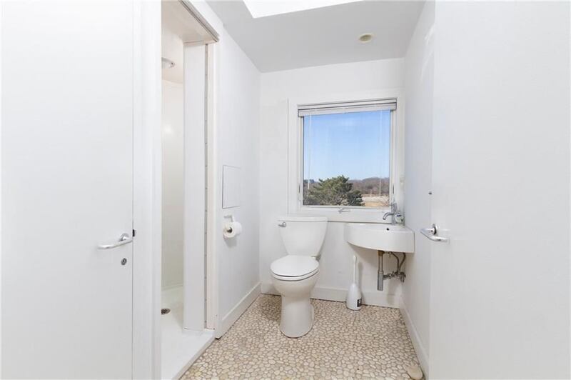 200204-mcnearney-omg-i-wawnt-this-house-07_nm6jzo