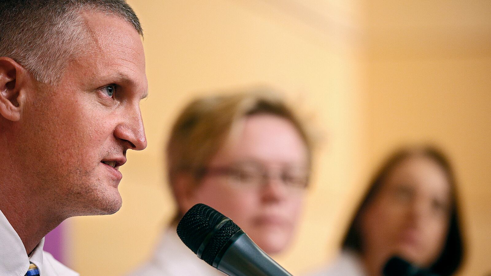 articles/2014/10/03/what-you-need-to-know-about-enterovirus/141002-saunders-enterovirus-tease_zs86y3