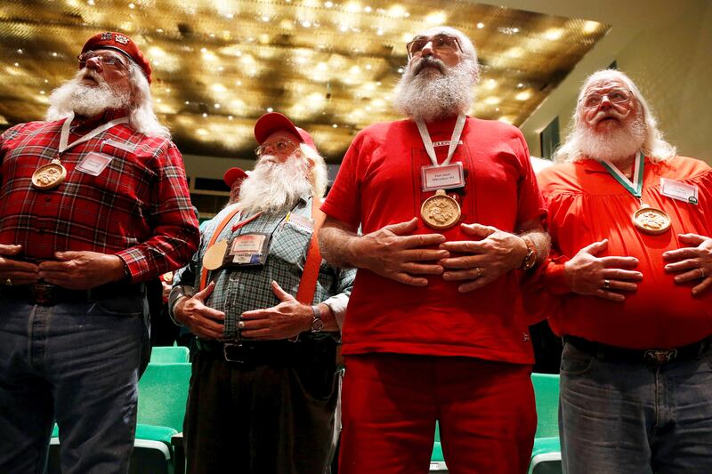 galleries/2016/11/25/the-art-of-becoming-santa-photos/161122-art-of-becoming-santa-GAL-03_kiz7xe