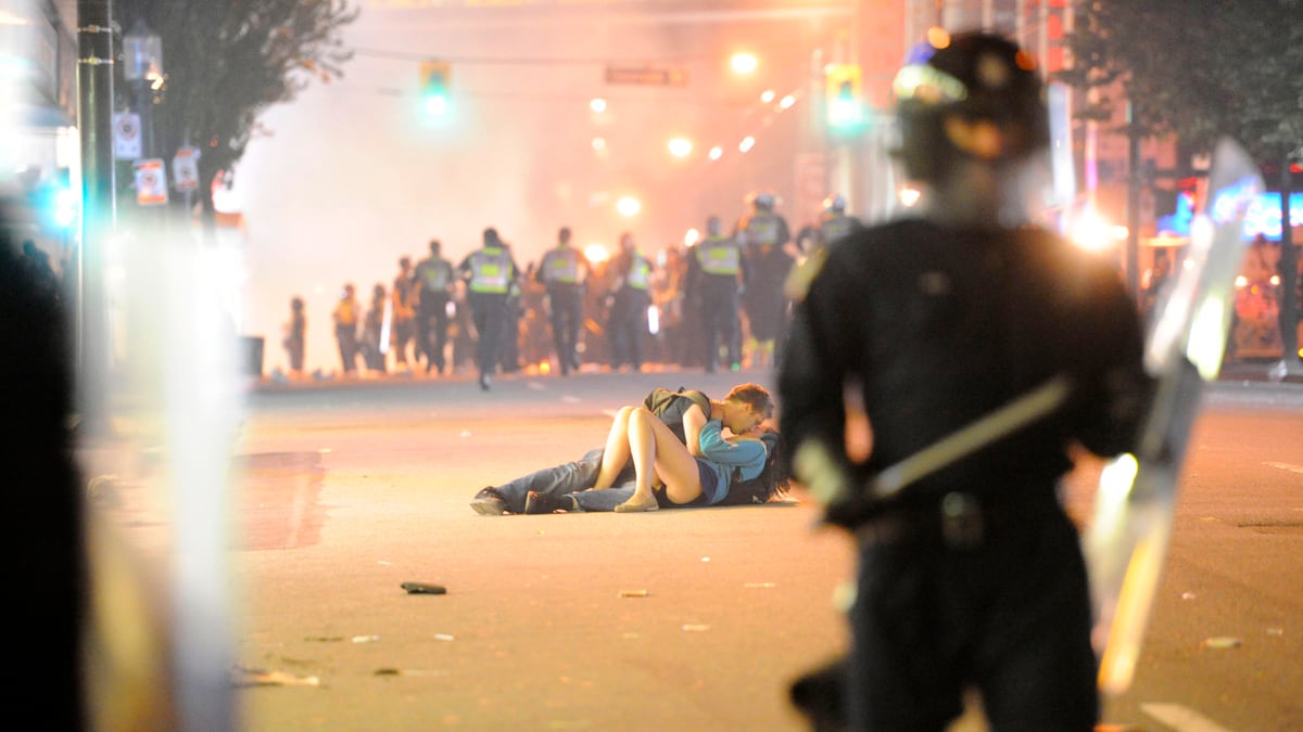 cheats/2011/06/18/vancouver-riot-kiss-couple-identified/vancouver-riots-couple-kissing-cheat_dsvqtg