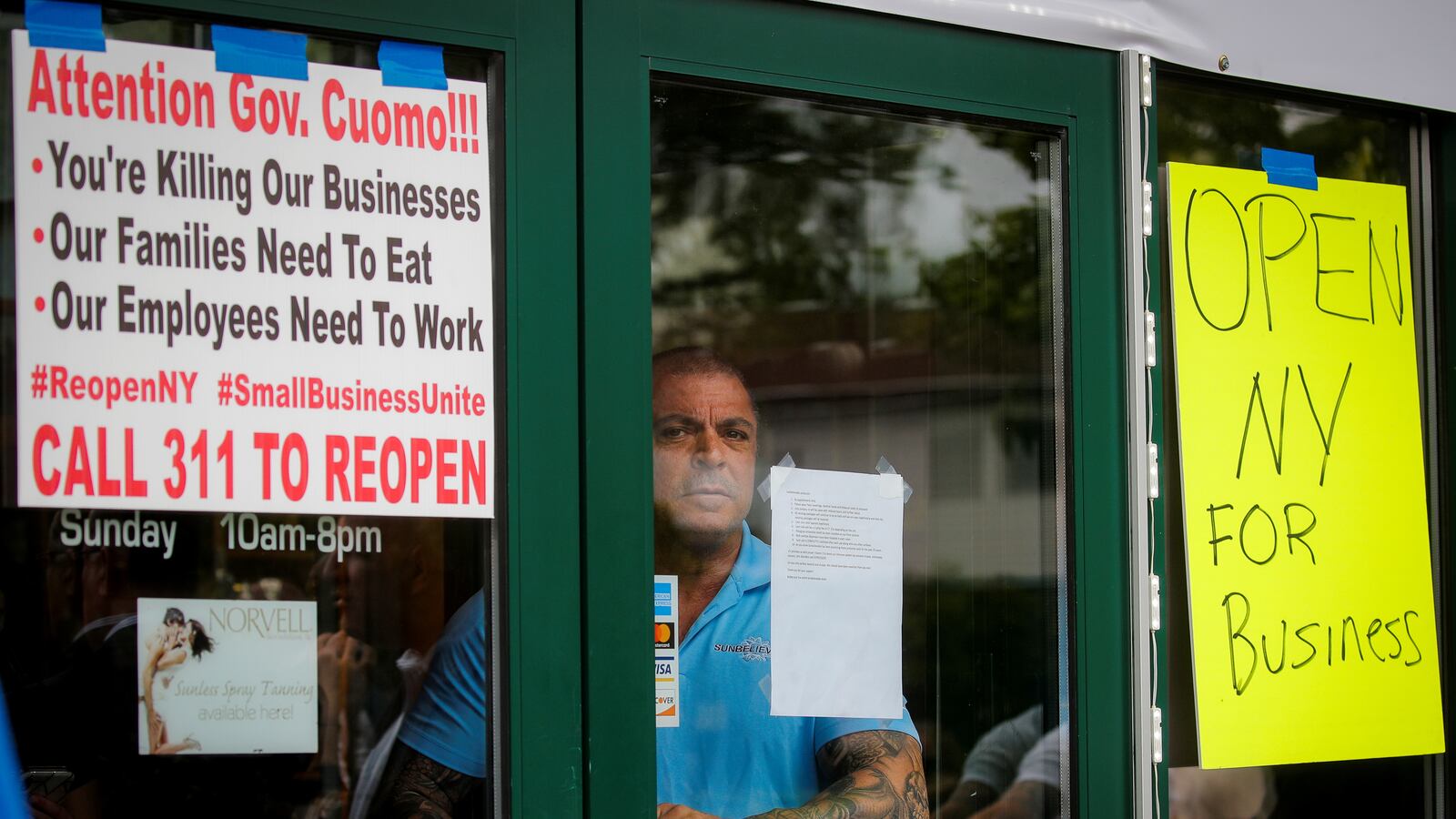 2020-05-28T202611Z_948571560_RC2WXG9L23TP_RTRMADP_3_HEALTH-CORONAVIRUS-USA-NEW-YORK_leipex