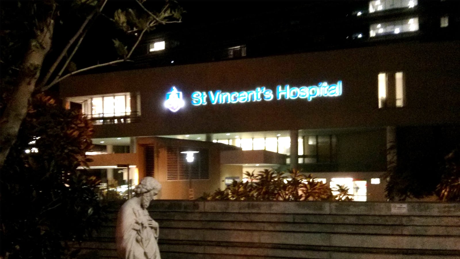 cheats/2014/10/24/first-dead-heart-transplant-a-success/141024-saint-vincent-hospital-cheat_wqjluj
