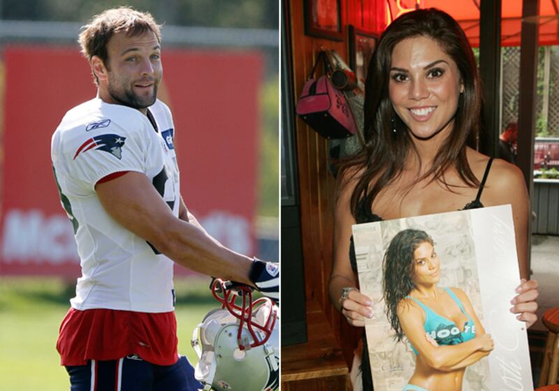 galleries/2011/02/02/nfl-wags/nfl-wags---welker-burns_lawnrv