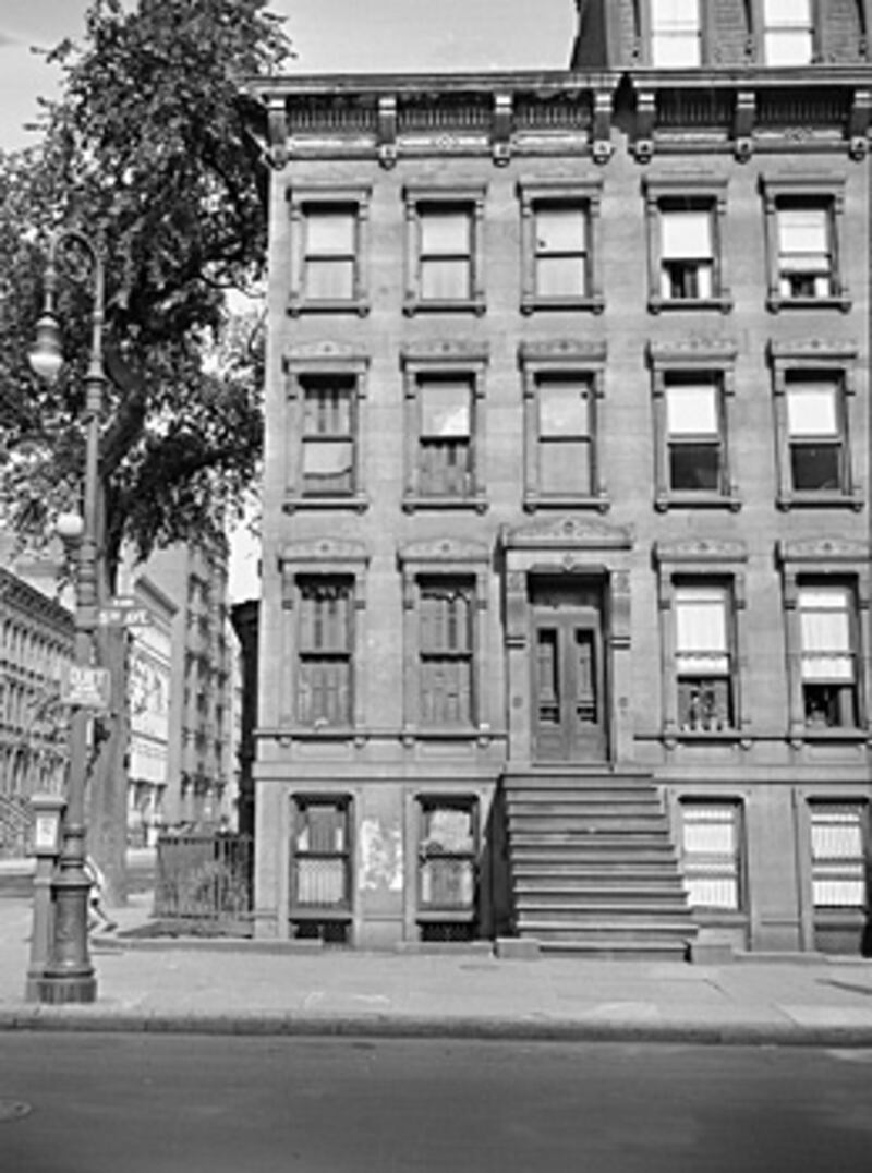 articles/2009/08/31/doctorows-high-society-hermits/collyer-bros---gallery-launch_xuo5cx