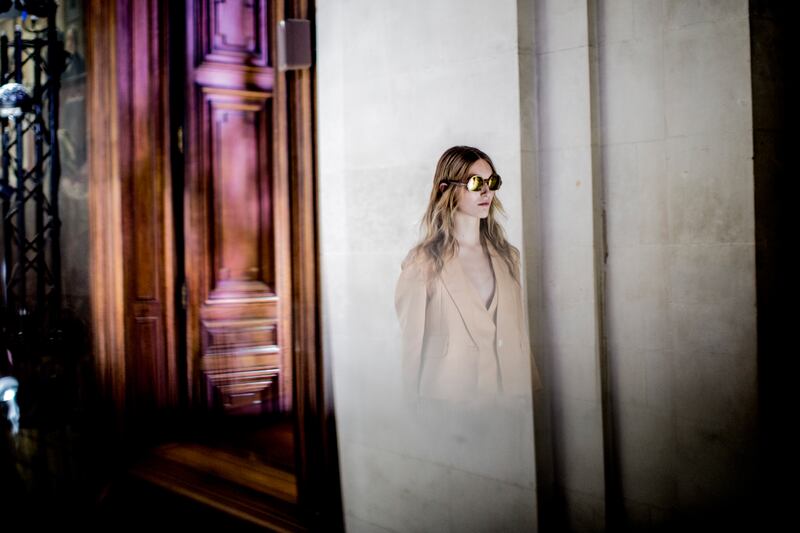 galleries/2013/10/03/best-of-backstage-at-paris-spring-summer-2014-photos/131002-paris-fashion6_e4vwuy