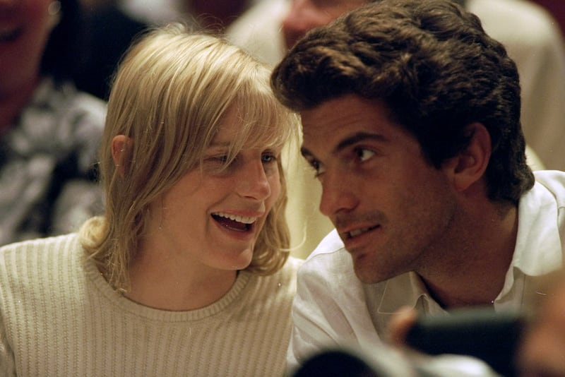 UNITED STATES - JUNE 12:  John F. Kennedy Jr. and girlfriend Darryl Hannah watch game between the New York Knicks and the Houston Rockets at Madison Square Garden.