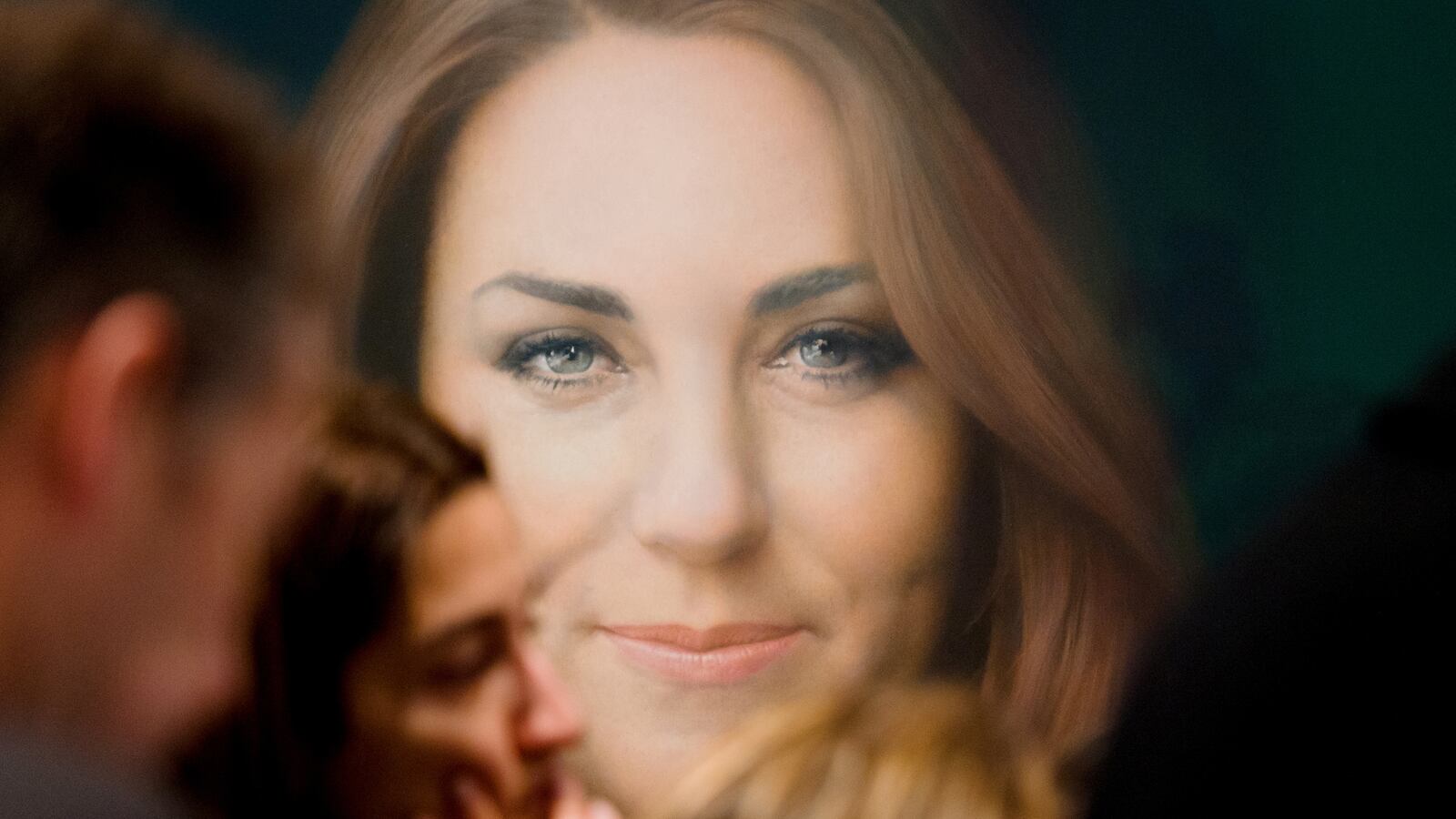 galleries/2013/01/12/kate-middleton-and-more-questionable-official-portraits/portraits-kate-tease_sylmsw