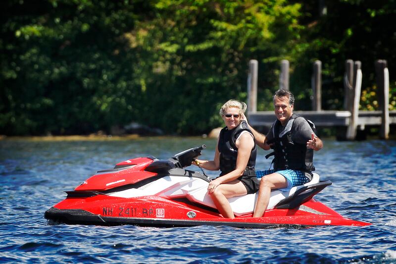 galleries/2012/10/04/stuff-mitt-romney-likes-big-bird-lakes-more/mitt-likes-13_powdrr