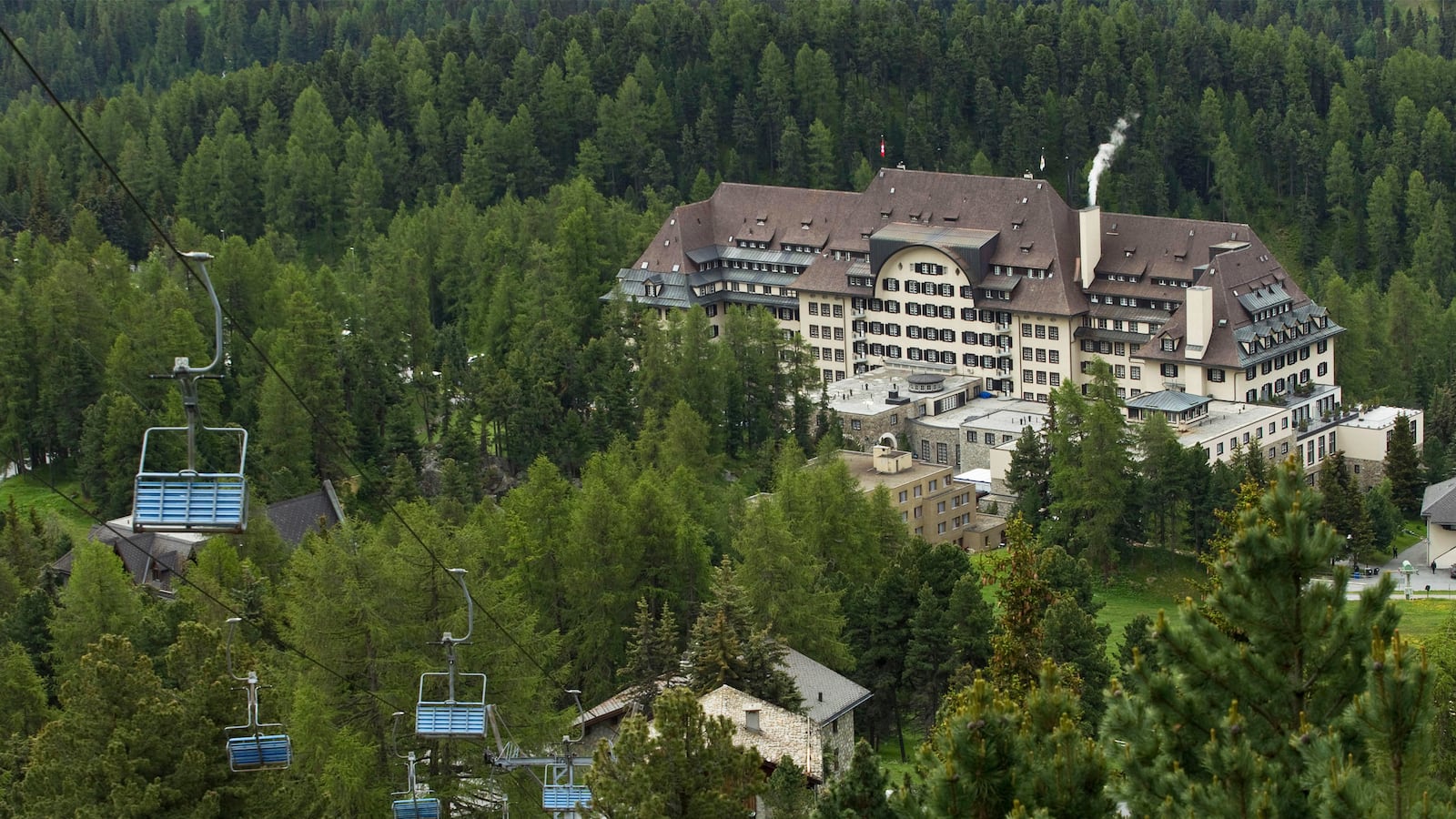 cheats/2016/10/12/where-the-global-elite-mix-behind-closed-doors/160928-branded-cheat-6_NEW_runrsj