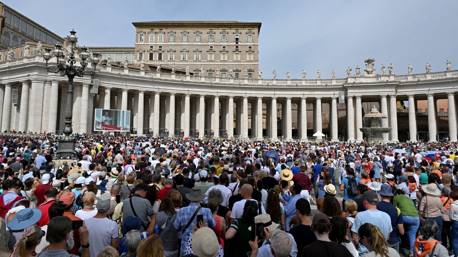 A newly discovered letter by a Vatican archivist shows that Pope Pius XII knew about the holocaust.