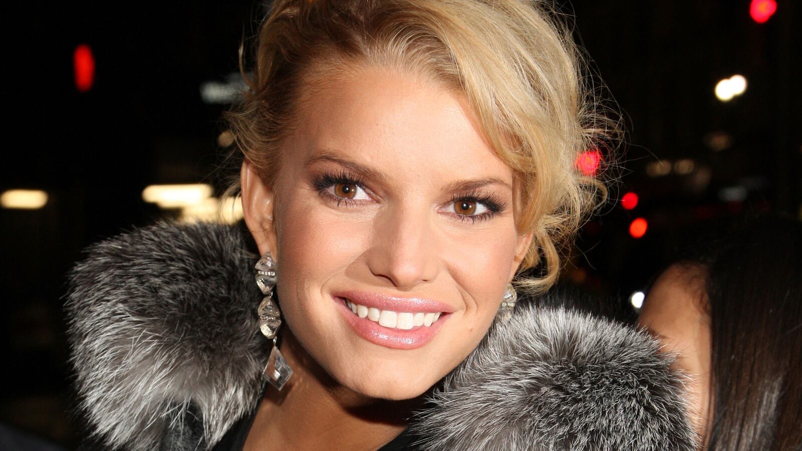 210326-bradley-jessica-simpson-tease_cmjfbq