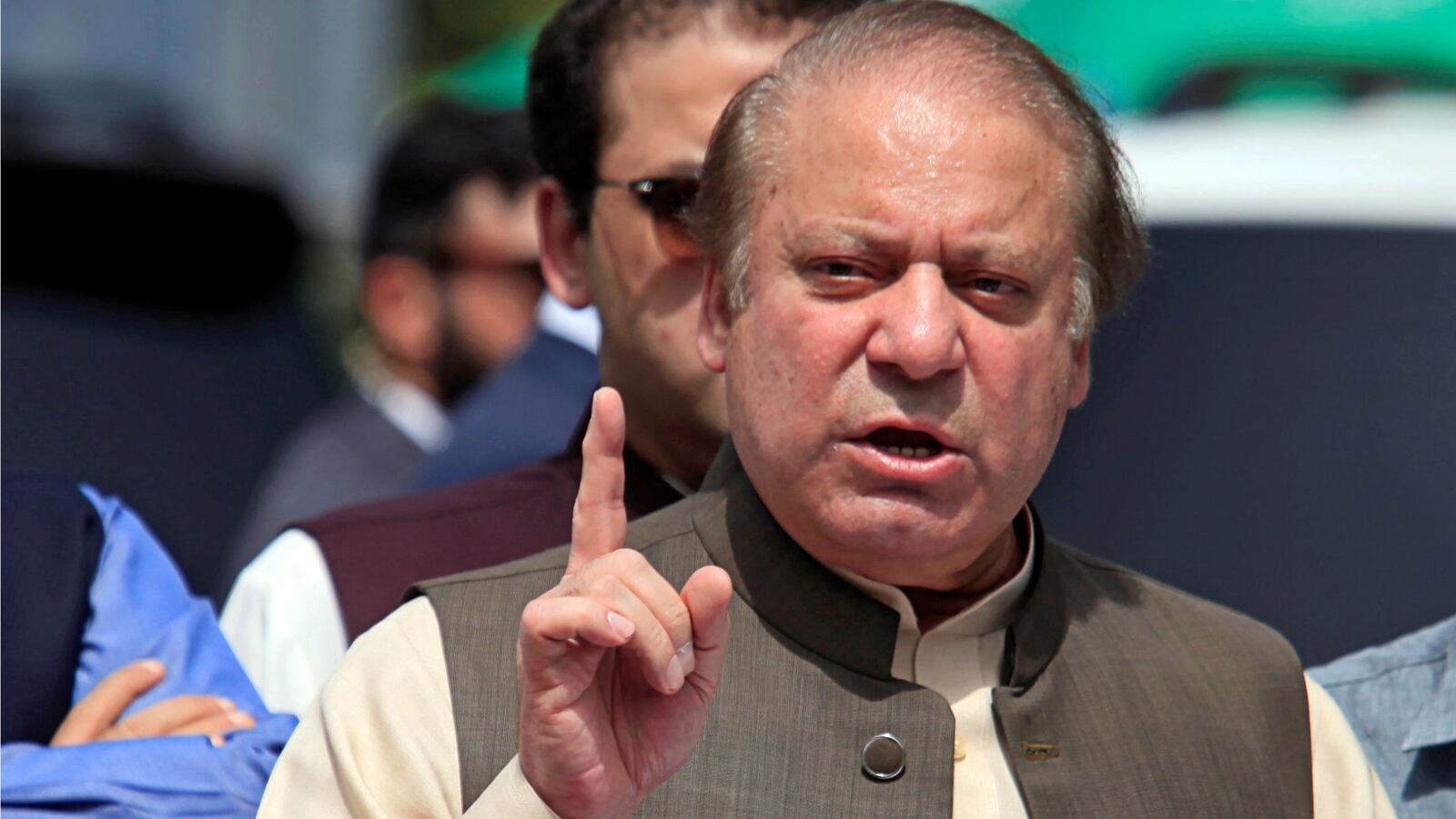 170729-pakistan-new-pm-cheat_ijbb4t