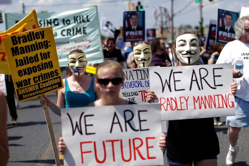 articles/2013/06/03/bradley-manning-is-my-hero/130603-manning-protests-green-tease_vynawy