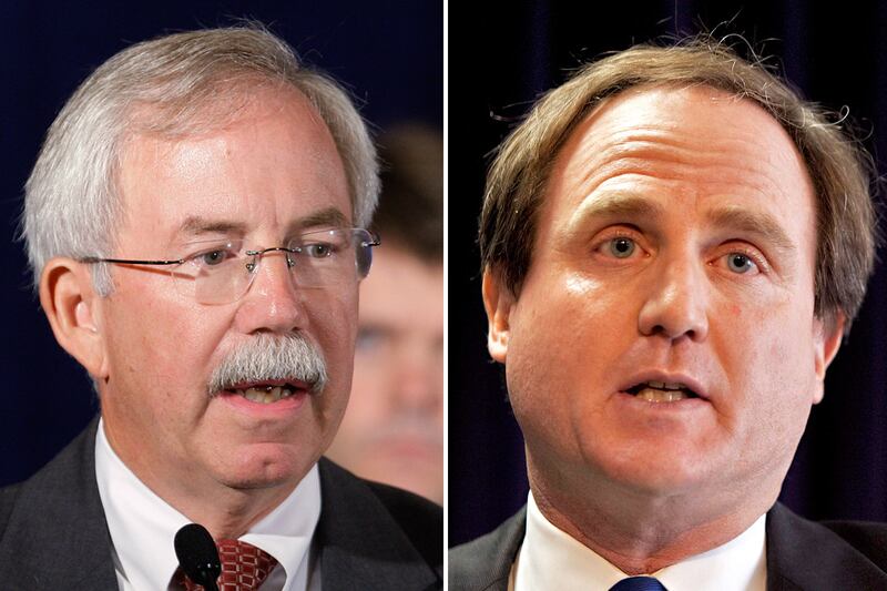 articles/2011/08/30/atf-acting-chief-reassigned-arizona-prosecutor-quits-in-mexico-gun-sting/gun-sting-hiar-tease_cxbgzz