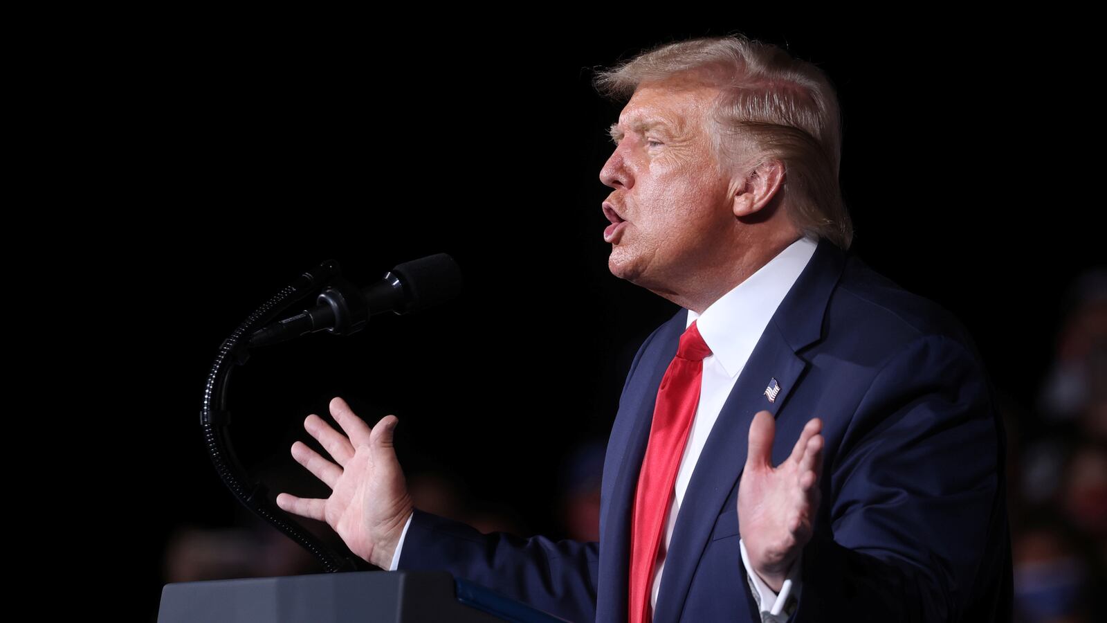 2020-09-09T013205Z_566843032_RC2PUI9GYK8R_RTRMADP_3_USA-TRUMP_mzfj0l